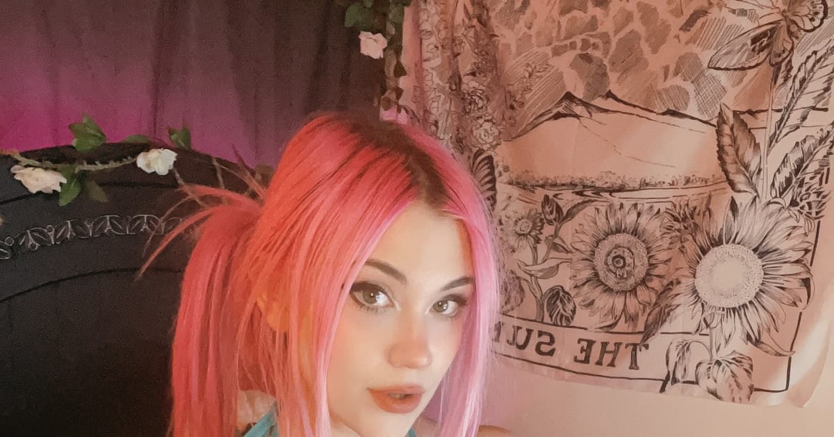 Littlelunar Girl - None | about.me