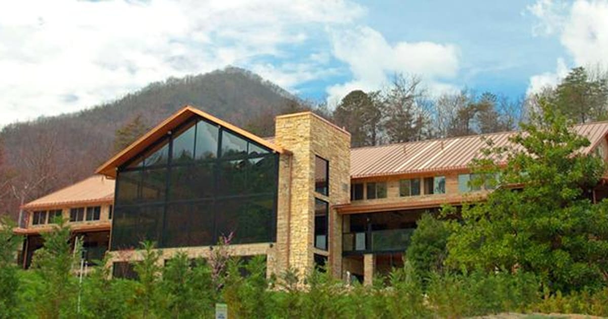 Pasadena Villa Smoky Mountain Lodge Knoxville, Tennessee about.me